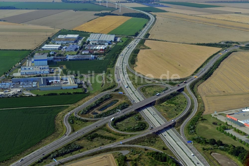 Luftaufnahme Brehna - Autobahnabfahrt Brehna entlang der BAB A9 und der Bundestraße B100 bei Brehna im Bundesland Sachsen-Anhalt