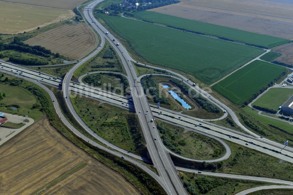 Luftbild Brehna - Autobahnabfahrt Brehna entlang der BAB A9 und der Bundestraße B100 bei Brehna im Bundesland Sachsen-Anhalt