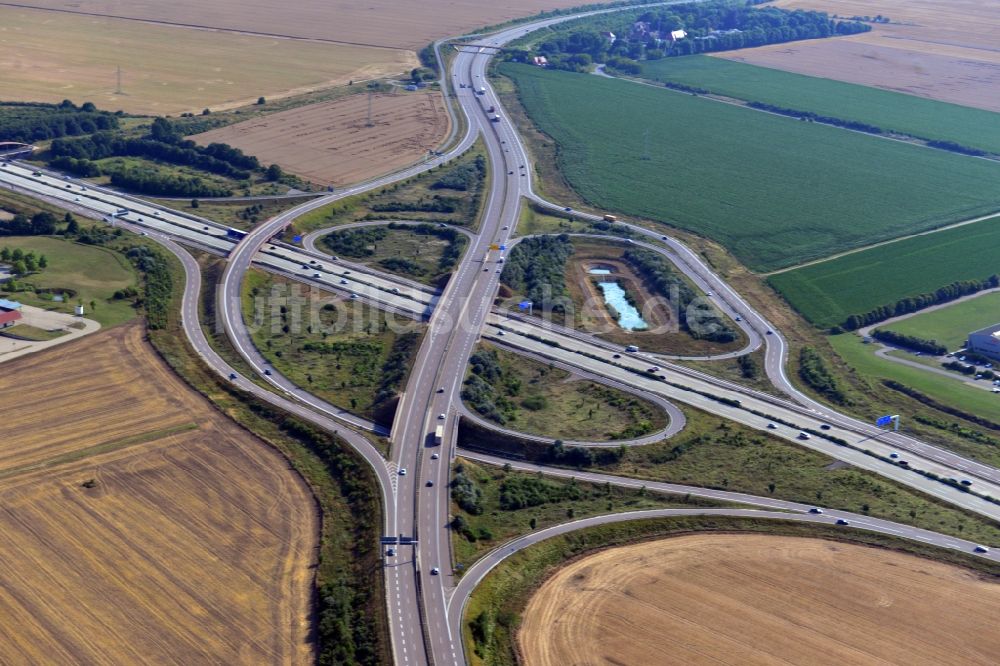 Brehna von oben - Autobahnabfahrt Brehna entlang der BAB A9 und der Bundestraße B100 bei Brehna im Bundesland Sachsen-Anhalt