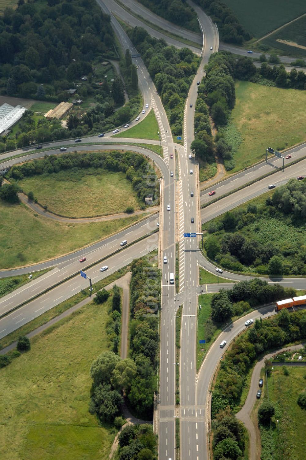 Frankfurt von oben - Autobahnabfahrt Frankfurt Eckenheim E661