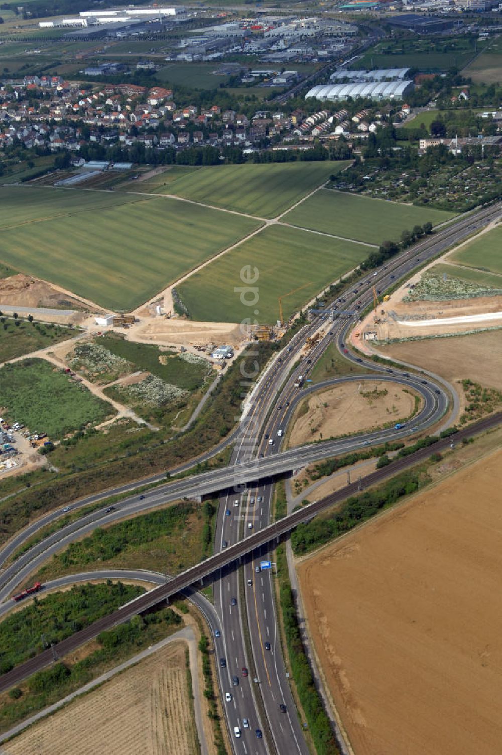 Luftaufnahme Frankfurt am Main - Autobahnabfahrt Frankfurt Heddernheim E661