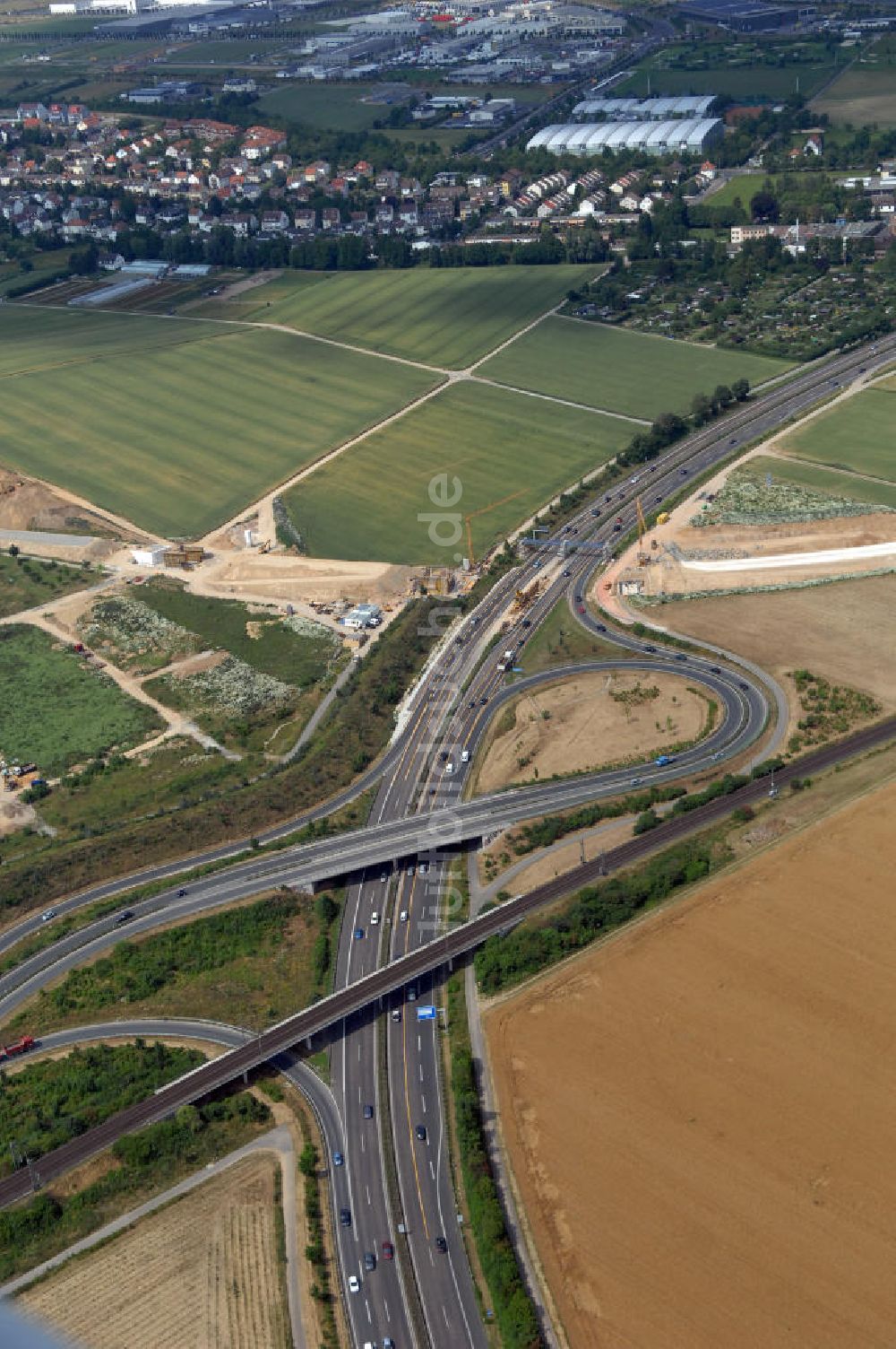 Frankfurt am Main von oben - Autobahnabfahrt Frankfurt Heddernheim E661