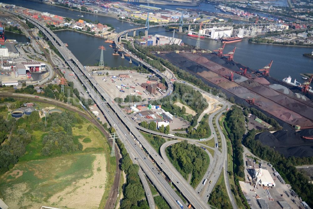 Hamburg von oben - Autobahnabfahrt A7 HH-Waltershof und Kurvenverlauf Finkenwerder Straße in Hamburg-Mitte / Waltershof