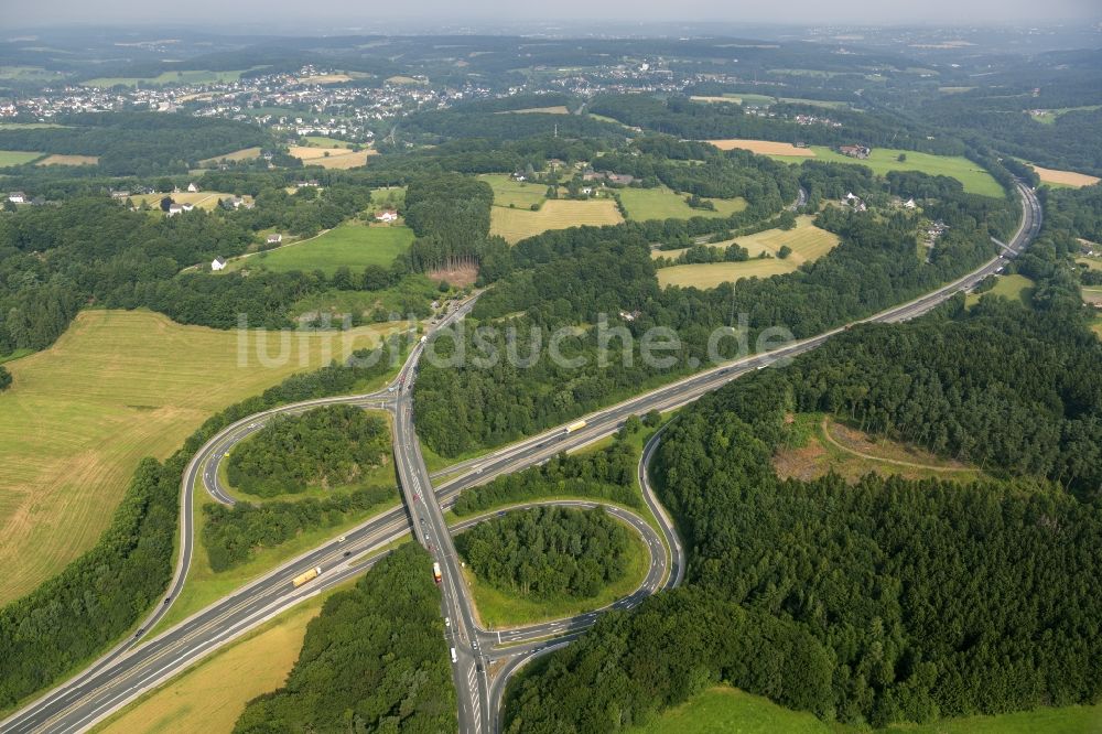 Sprockhövel aus der Vogelperspektive: Autobahnabschnitt an der Querspange der A43 bei Sprockhövel in Nordrhein-Westfalen