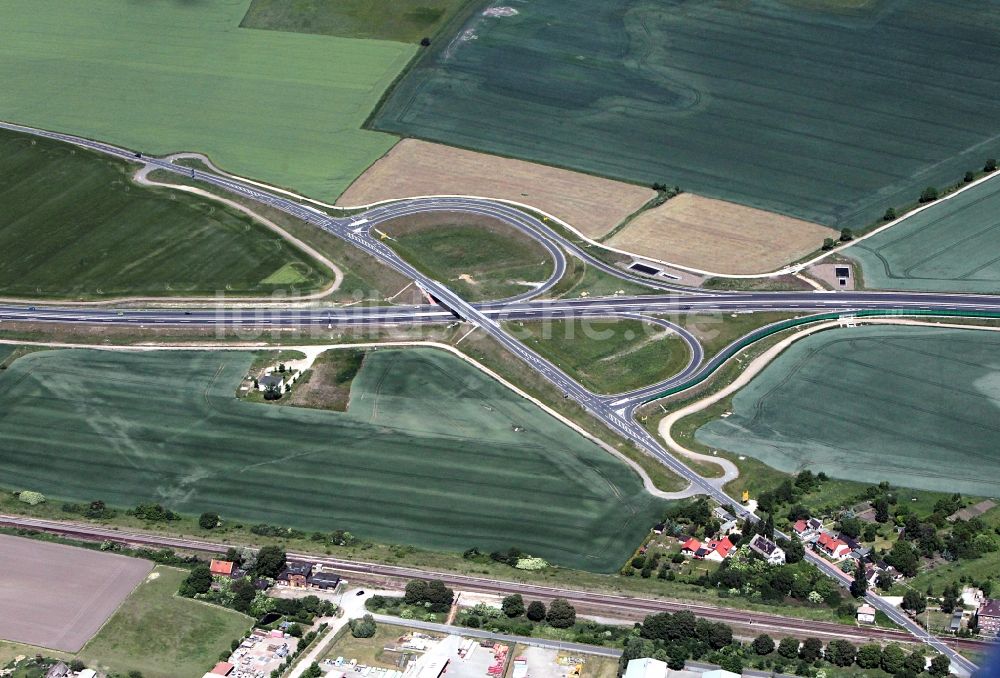 Ilberstedt von oben - Autobahnauf- und Abfahrt bei Ilberstedt in Sachsen-Anhalt