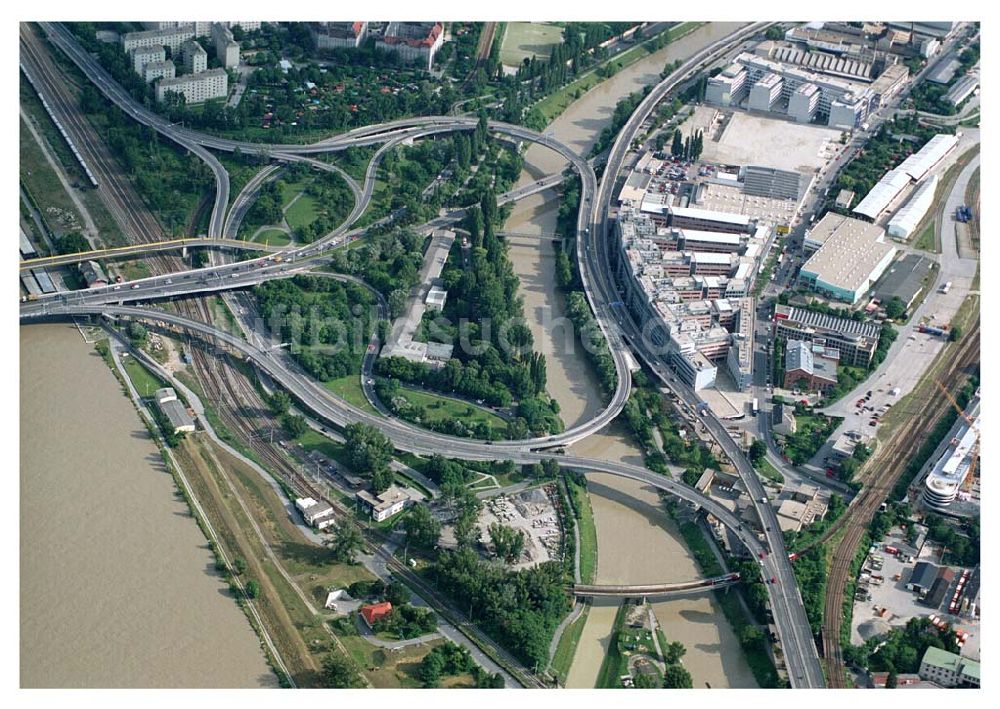 Luftaufnahme Wien (Österreich) - Autobahnauffahrt bei Nordbrücke - Wien (Österreich)