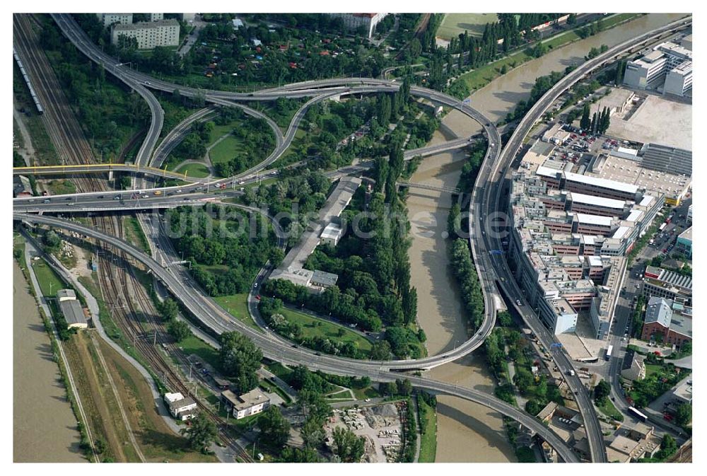 Wien (Österreich) aus der Vogelperspektive: Autobahnauffahrt bei Nordbrücke - Wien (Österreich)