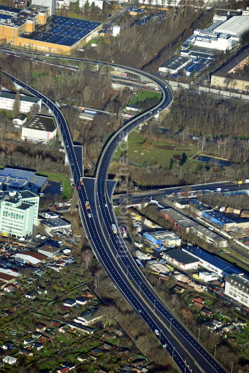 Berlin OT Tempelhof von oben - Autobahnausfahrt Gradestraße im Ortsteil Tempelhof in Berlin