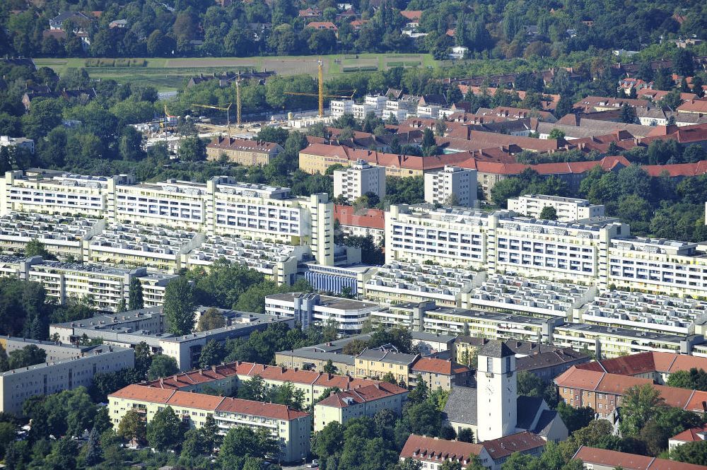 Luftaufnahme Berlin Wilmersdorf - Autobahnüberbauung Schlangenbader Straße Berlin-Wilmersdorf