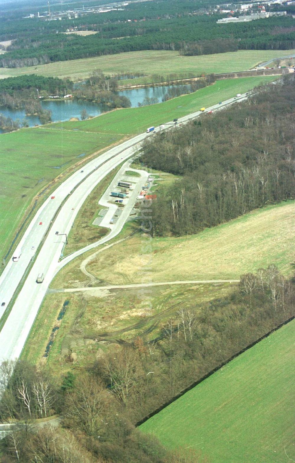 Ludwigsfelde / Brandenburg aus der Vogelperspektive: Autobahnbereich in Ludwigsfelde in Brandenburg.