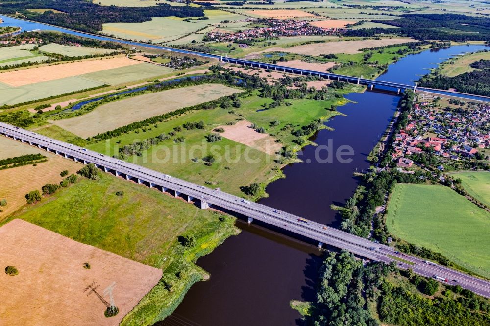 Luftbild Hohenwarthe - Autobahnbrücke A2 über der Elbe in Hohenwarthe im Bundesland Sachsen-Anhalt, Deutschland