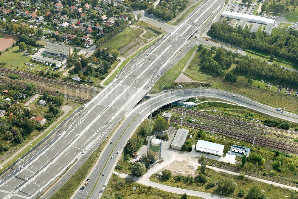 Luftaufnahme Berlin Bohnsdorf - Autobahnbrücke des Berliner Stadtteil Bohnsdorf