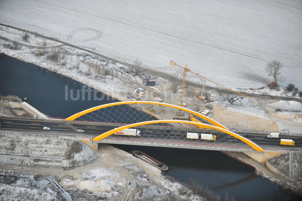 Brieselang von oben - Autobahnbrückenbau am Berliner Ring bei Brieselang