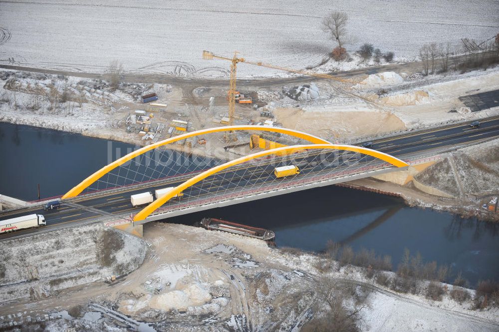 Brieselang aus der Vogelperspektive: Autobahnbrückenbau am Berliner Ring bei Brieselang