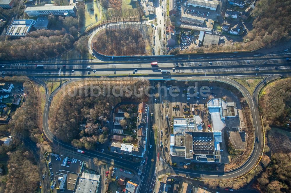 Luftbild Bochum - Autobahndreieck- Abfahrt und Auffahrt der BAB A40 Bochum-Zentrum in Bochum im Bundesland Nordrhein-Westfalen