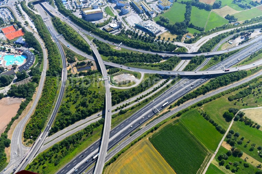 Leonberg aus der Vogelperspektive: Autobahndreieck- Abfahrt der BAB A81 Dreieck Leonberg im Bundesland Baden-Württemberg, Deutschland