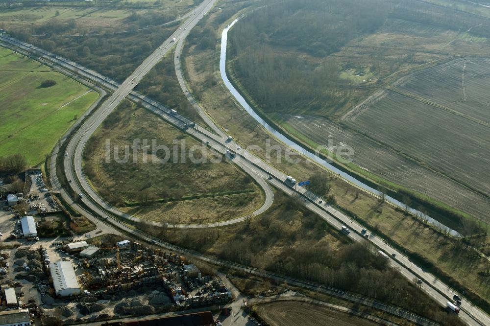 Luftaufnahme Wandlitz - Autobahndreieck- Abfahrt der BAB A10 A114 Dreieck Pankow in Schönerlinde im Bundesland Brandenburg