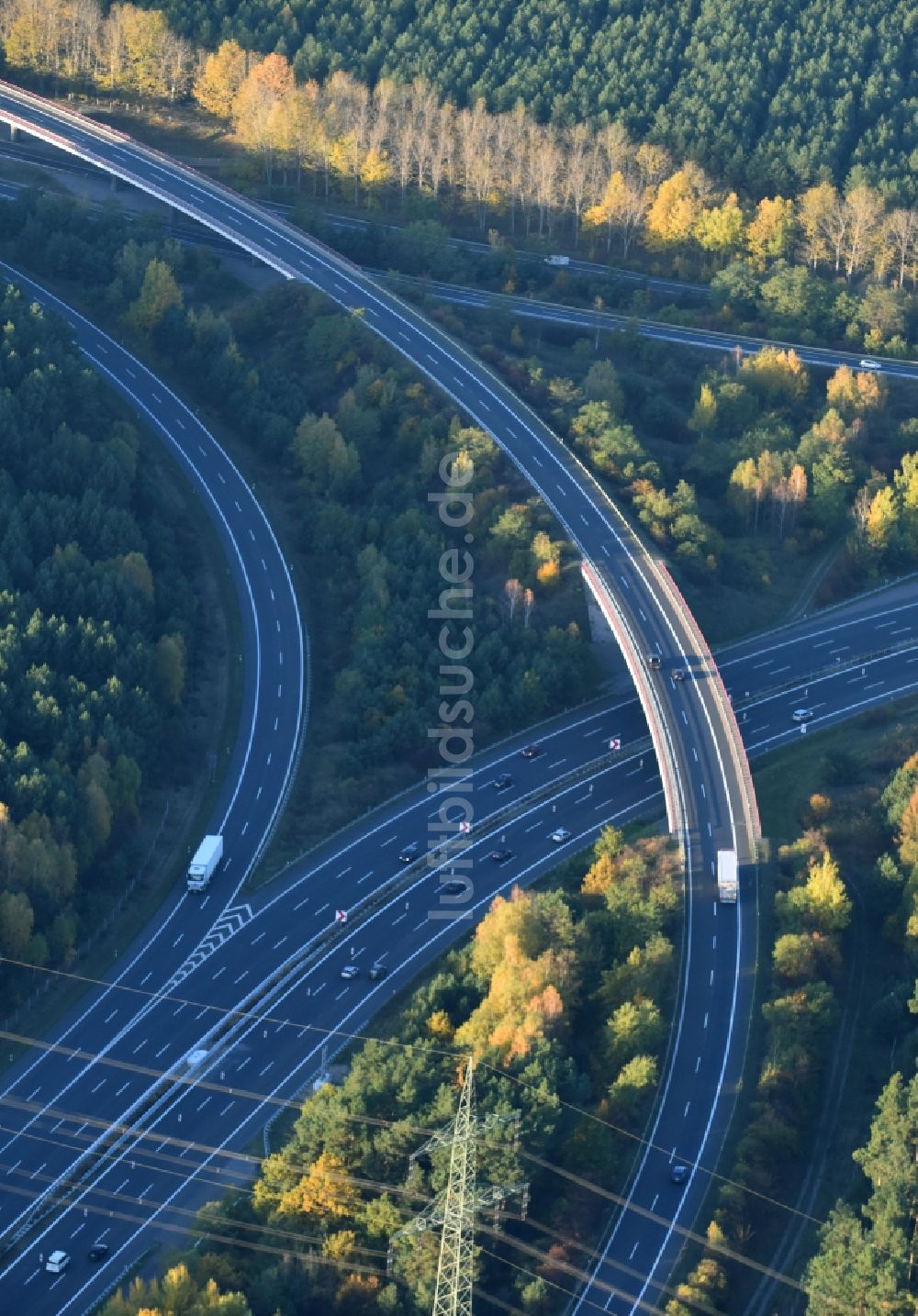 Luftaufnahme Klaistow - Autobahndreieck- Abfahrt der BAB A10 A9 Dreieck Potsdam im Bundesland Brandenburg