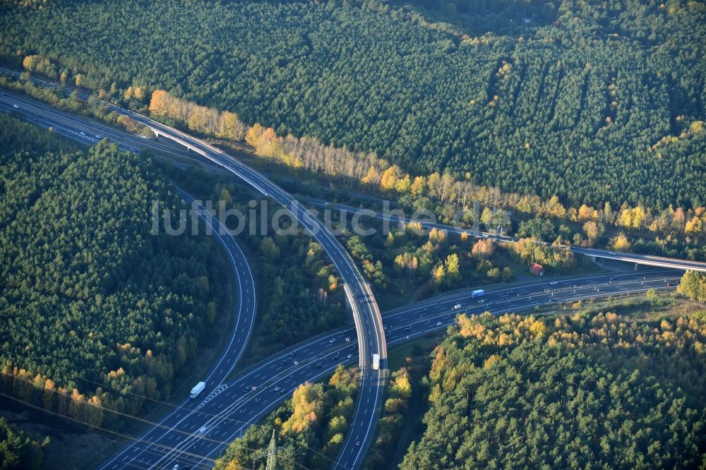 Klaistow von oben - Autobahndreieck- Abfahrt der BAB A10 A9 Dreieck Potsdam im Bundesland Brandenburg