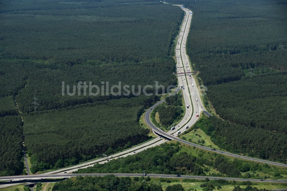 Göhlsdorf aus der Vogelperspektive: Autobahndreieck- Abfahrt der BAB A2 - A10 Dreieck Werder in Göhlsdorf im Bundesland Brandenburg