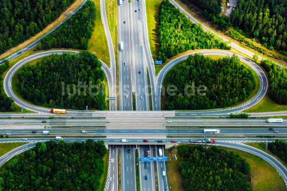 Luftbild Feuchter Forst - Autobahndreieck- Abfahrt der BAB A6 und A9 Kreuz Nürnberg-Ost in Feuchter Forst im Bundesland Bayern, Deutschland