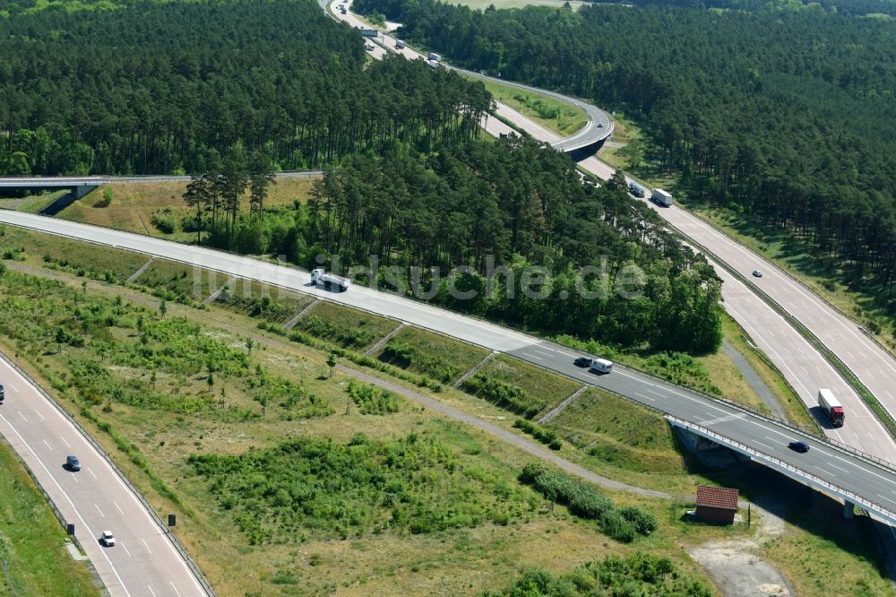 Michendorf aus der Vogelperspektive: Autobahndreieck- Abfahrt der BAB A115 - A10 Nuthetal in Michendorf im Bundesland Brandenburg, Deutschland