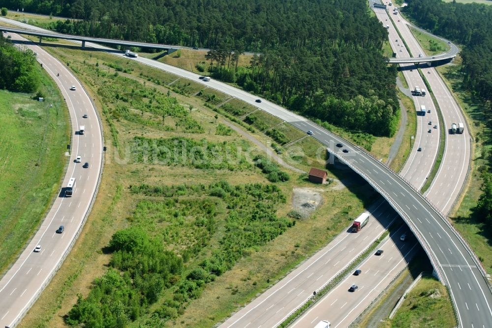 Luftaufnahme Michendorf - Autobahndreieck- Abfahrt der BAB A115 - A10 Nuthetal in Michendorf im Bundesland Brandenburg, Deutschland