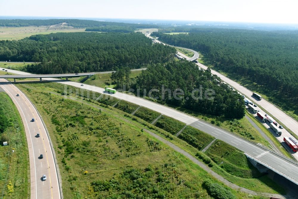 Luftaufnahme Michendorf - Autobahndreieck- Abfahrt der BAB A115 - A10 Nuthetal in Michendorf im Bundesland Brandenburg, Deutschland