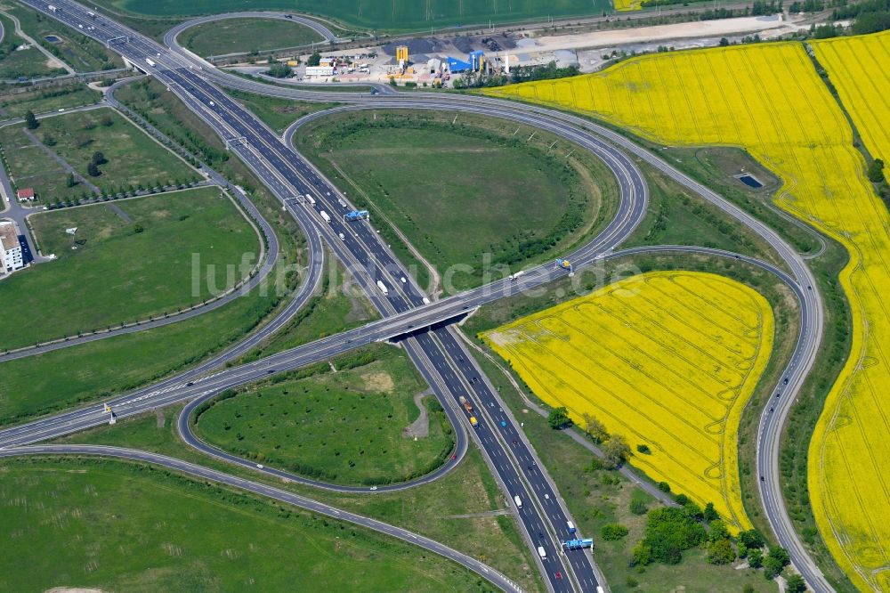 Schönefeld aus der Vogelperspektive: Autobahndreieck- Abfahrt der BAB A113 in Schönefeld im Bundesland Brandenburg, Deutschland