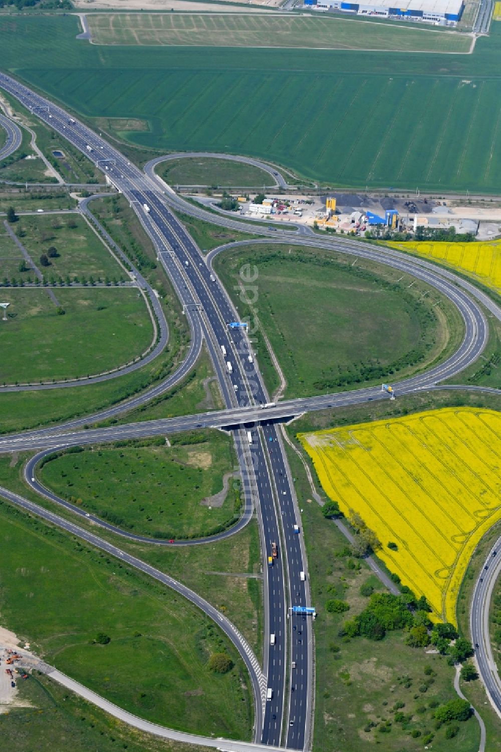 Luftbild Schönefeld - Autobahndreieck- Abfahrt der BAB A113 in Schönefeld im Bundesland Brandenburg, Deutschland