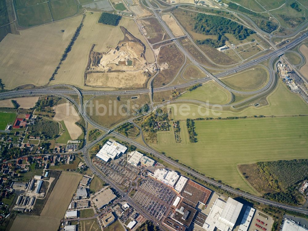 Schönefeld von oben - Autobahndreieck- Abfahrt des AD der BAB A113 Waltersdorfer Dreieck in Waltersdorf im Bundesland Brandenburg