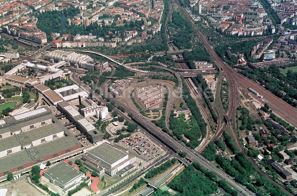 Luftbild Berlin - Autobahndreieck- Abfahrt der BAB A100 zur A115 Autobahndreieck Funkturm im Ortsteil Charlottenburg in Berlin, Deutschland