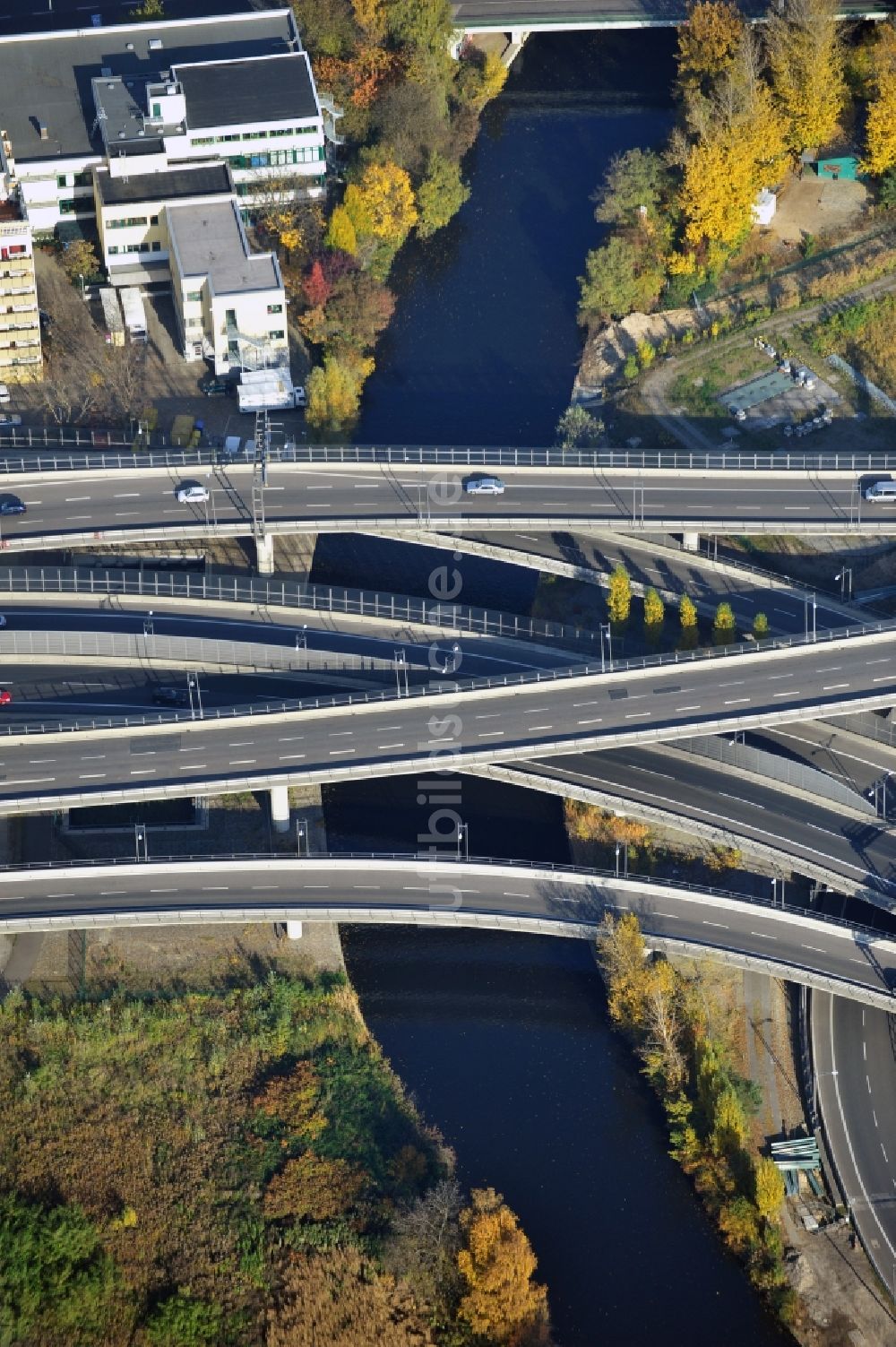 Luftaufnahme Berlin - Autobahndreieck der Autobahn A100 / A113 in Berlin-Neukölln