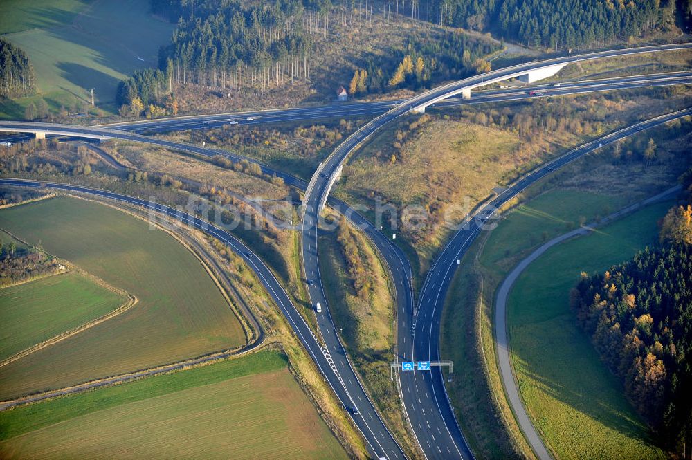 Hof aus der Vogelperspektive: Autobahndreieck Hochfranken der A72 und A93 bei Hof