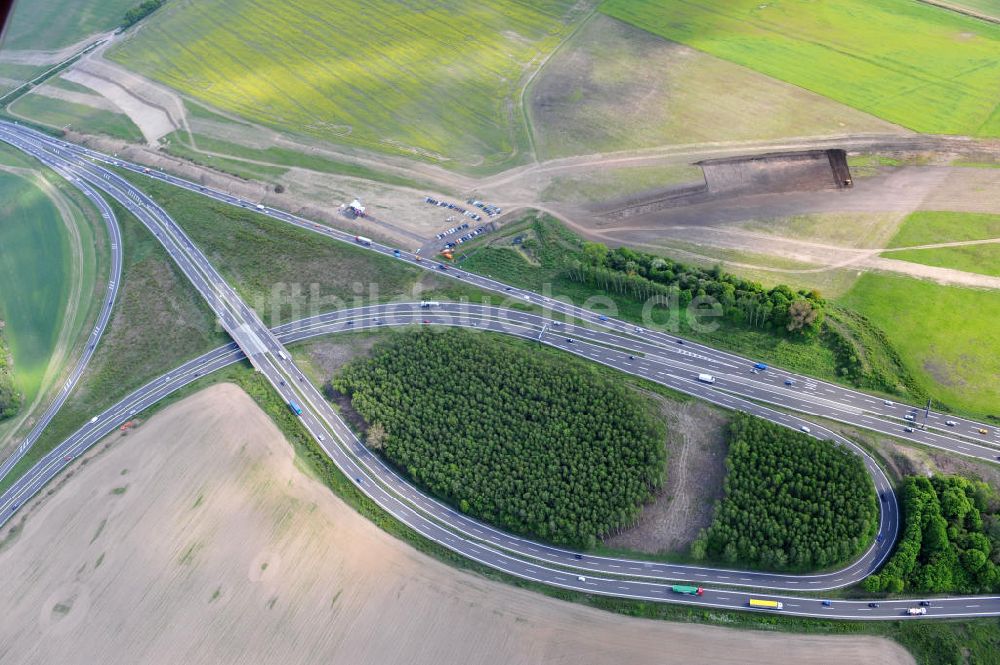 Schwanebeck aus der Vogelperspektive: Autobahndreieck / interchange Schwanebeck