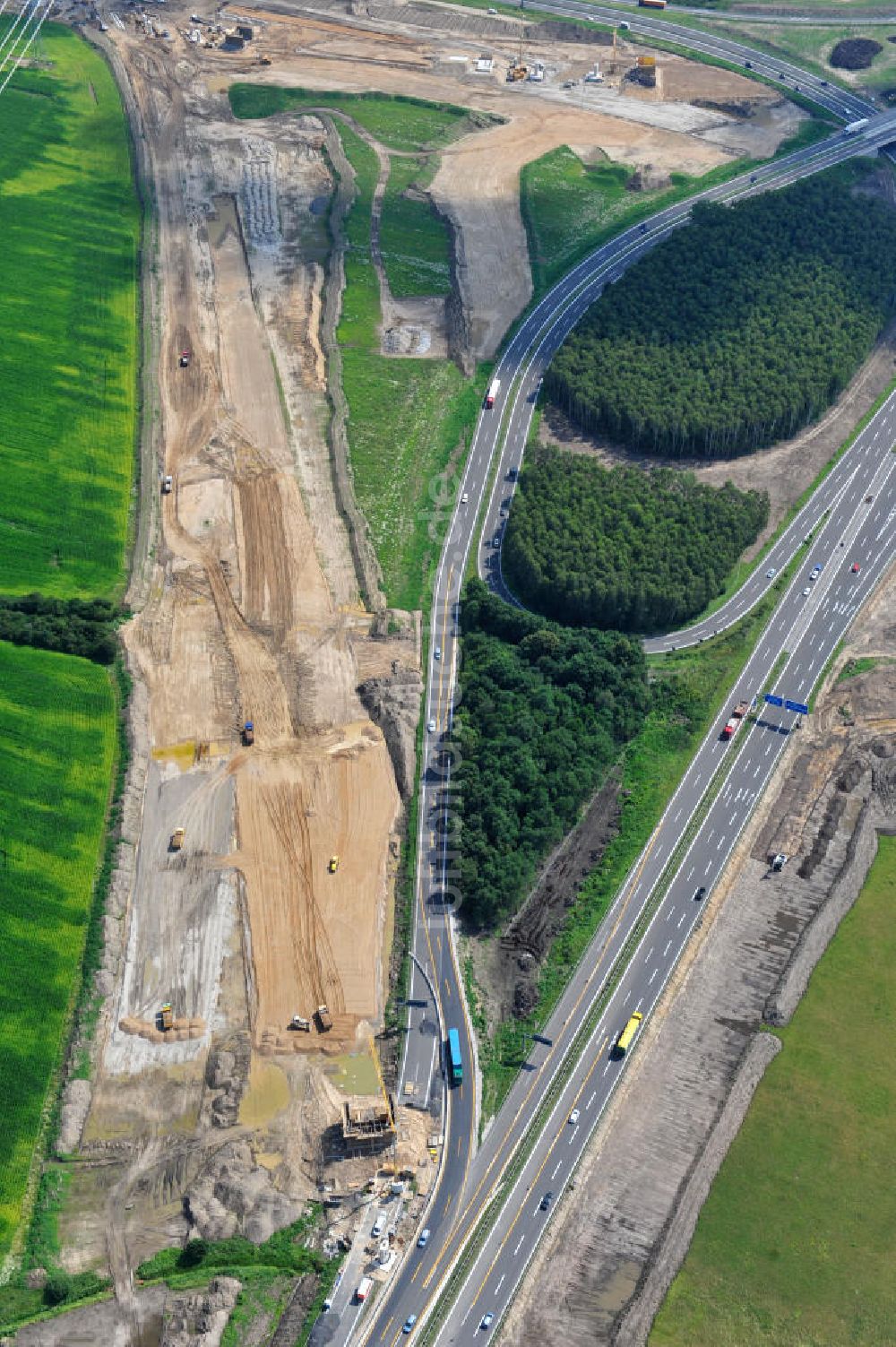 Schwanebeck / Barnim aus der Vogelperspektive: Autobahndreieck / interchange Schwanebeck, jetzt Autobahndreieck Kreuz Barnim