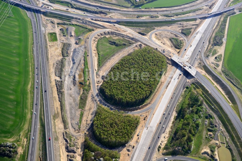 Schwanebeck von oben - Autobahndreieck Kreuz Barnim an der Autobahn A10 und A11, vormals AD Schwanebeck, mit Aus- und Umbauarbeiten bei Schwanebeck in Brandenburg