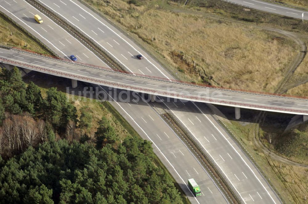 Uckley aus der Vogelperspektive: Autobahndreieck Speeaue am südöstlichen Berliner Ring an der A10 / E55