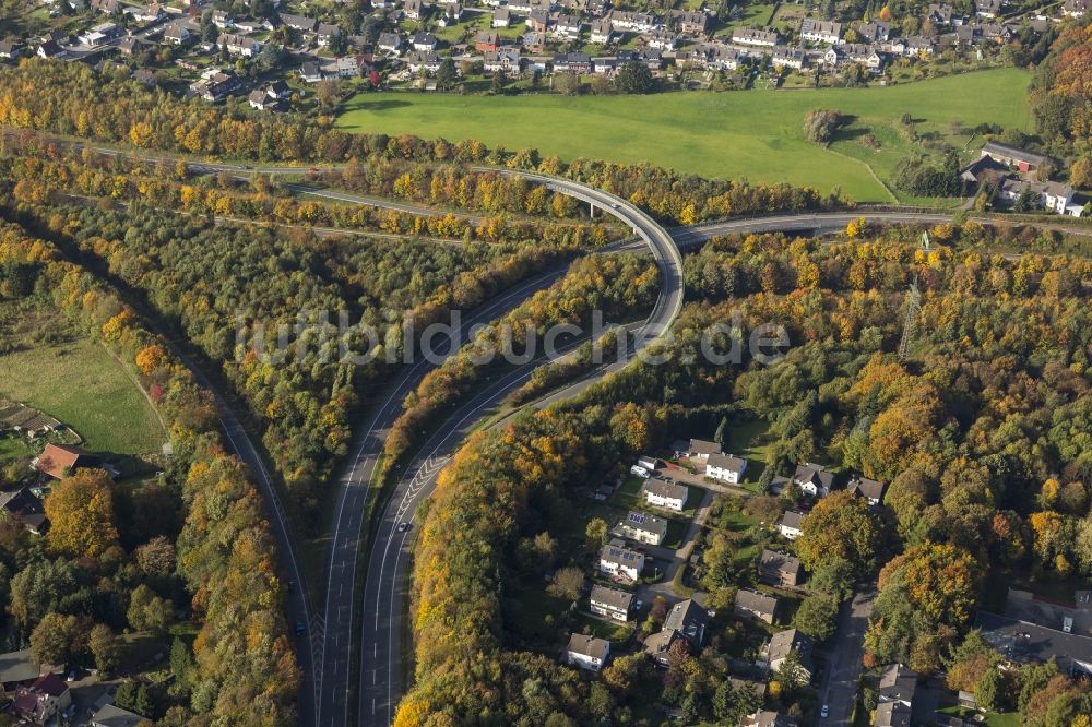 Luftaufnahme Velbert - Autobahnführung am Autobahndreieck Velbert Nord an der Bundesautobahn BAB A535 und A44 bei Velbert in Nordrhein-Westfalen NRW