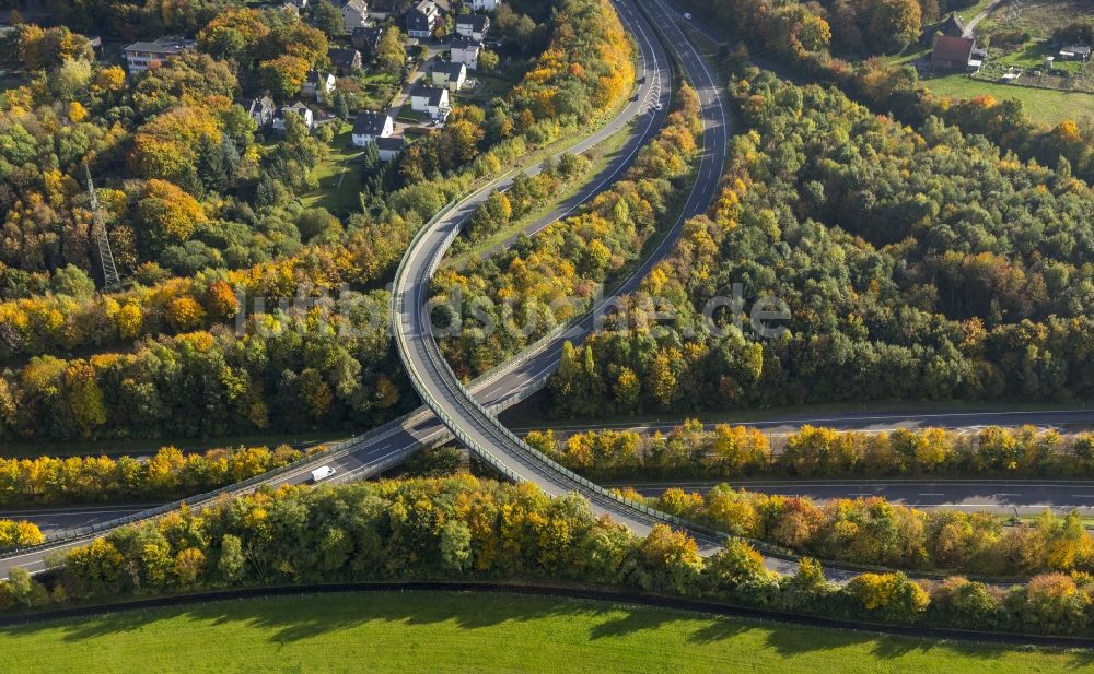 Luftbild Velbert - Autobahnführung am Autobahndreieck Velbert Nord an der Bundesautobahn BAB A535 und A44 bei Velbert in Nordrhein-Westfalen NRW