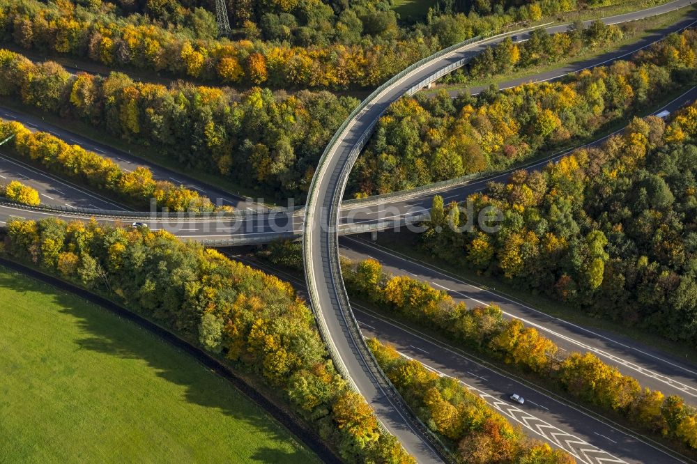 Luftaufnahme Velbert - Autobahnführung am Autobahndreieck Velbert Nord an der Bundesautobahn BAB A535 und A44 bei Velbert in Nordrhein-Westfalen NRW