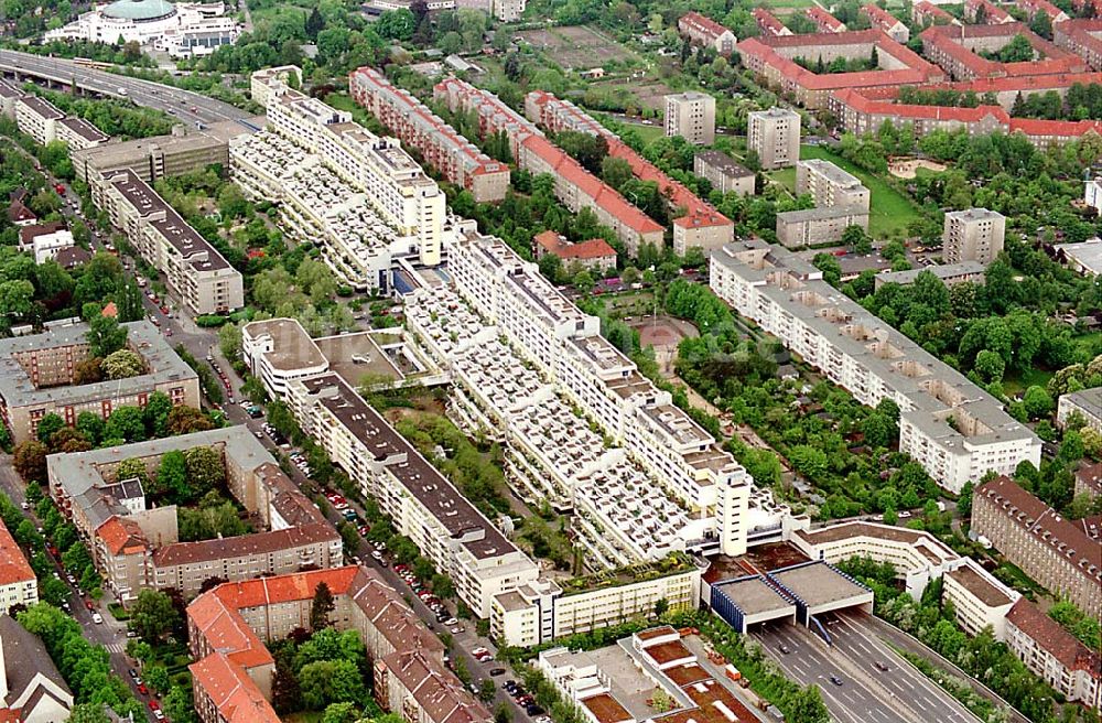 Luftbild Berlin / Steglitz - 20.05.95 Autobahnhaus Schlangerbader Straße Steglitz