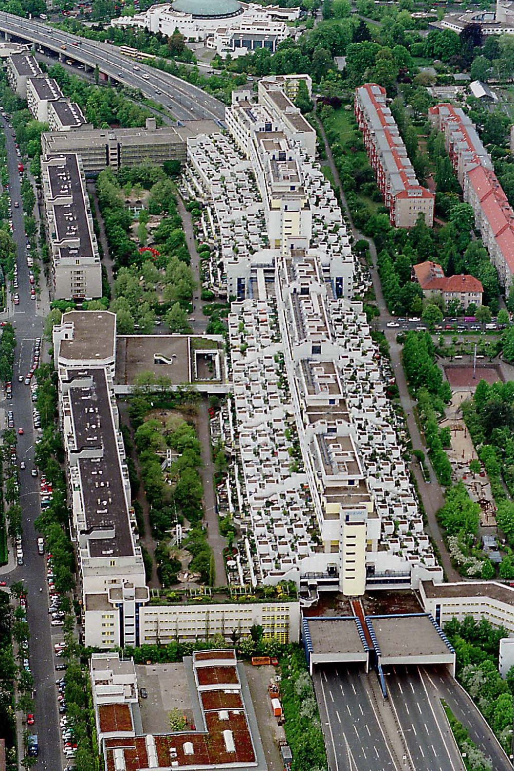 Berlin / Steglitz aus der Vogelperspektive: 20.05.95 Autobahnhaus Schlangerbader Straße Steglitz