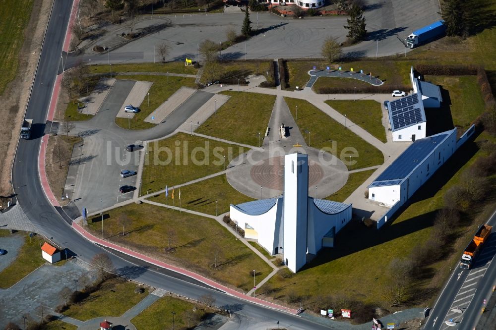 Himmelkron von oben - Autobahnkirche in Himmelkron im Bundesland Bayern, Deutschland