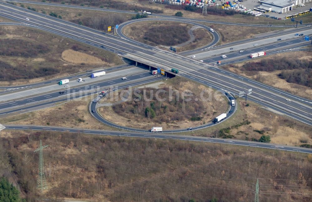 Ludwigsfelde von oben - Autobahnkreuz Anschlussstelle Ludwigsfelde-Ost in Ludwigsfelde im Bundesland Brandenburg