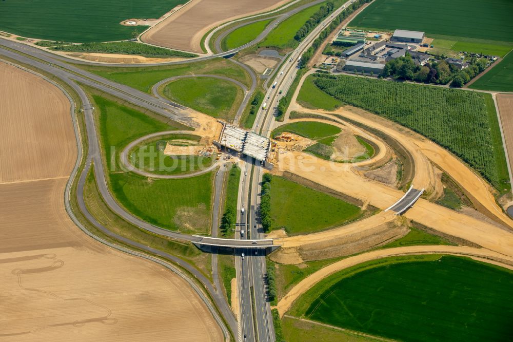 Jackerath von oben - Autobahnkreuz der BAB A4 - A61 Dreieck Jackerath in Jackerath im Bundesland Nordrhein-Westfalen, Deutschland