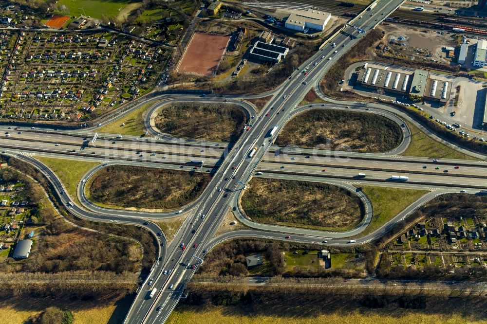 Luftaufnahme Duisburg - Autobahnkreuz der BAB A40 und A59 in Duisburg im Bundesland Nordrhein-Westfalen