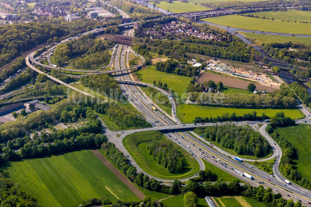 Duisburg von oben - Autobahnkreuz der BAB A 3 Kaiserberg in Duisburg im Bundesland Nordrhein-Westfalen, Deutschland