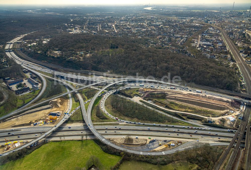 Luftaufnahme Duisburg - Autobahnkreuz der BAB A 3 Kaiserberg in Duisburg im Bundesland Nordrhein-Westfalen, Deutschland