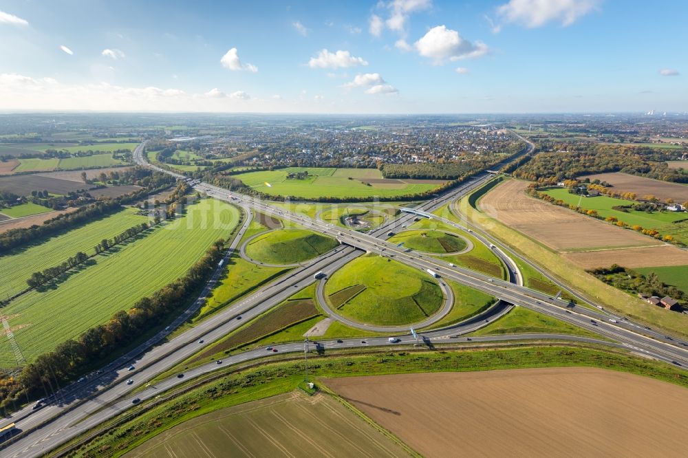 Kamen von oben - Autobahnkreuz der BAB A1 A2 Kamener Kreuz in Kamen im Bundesland Nordrhein-Westfalen, Deutschland
